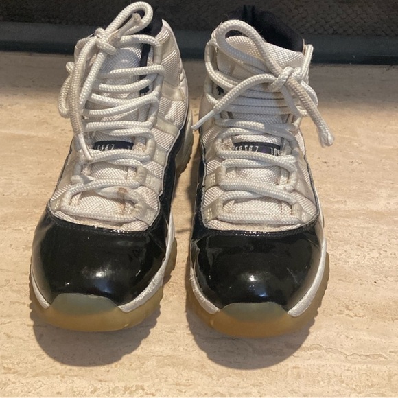 Vintage OG Jordan High-Top Sneakers - Picture 2 of 4